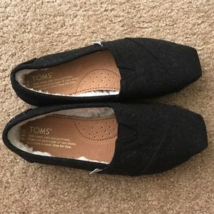 Brand New Black Woolen TOM'S Size 6.5